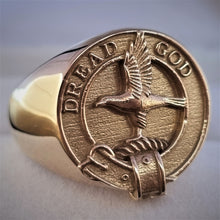 Load image into Gallery viewer, Munro Clan Crest Signet Ring Scot Jewelry Rings